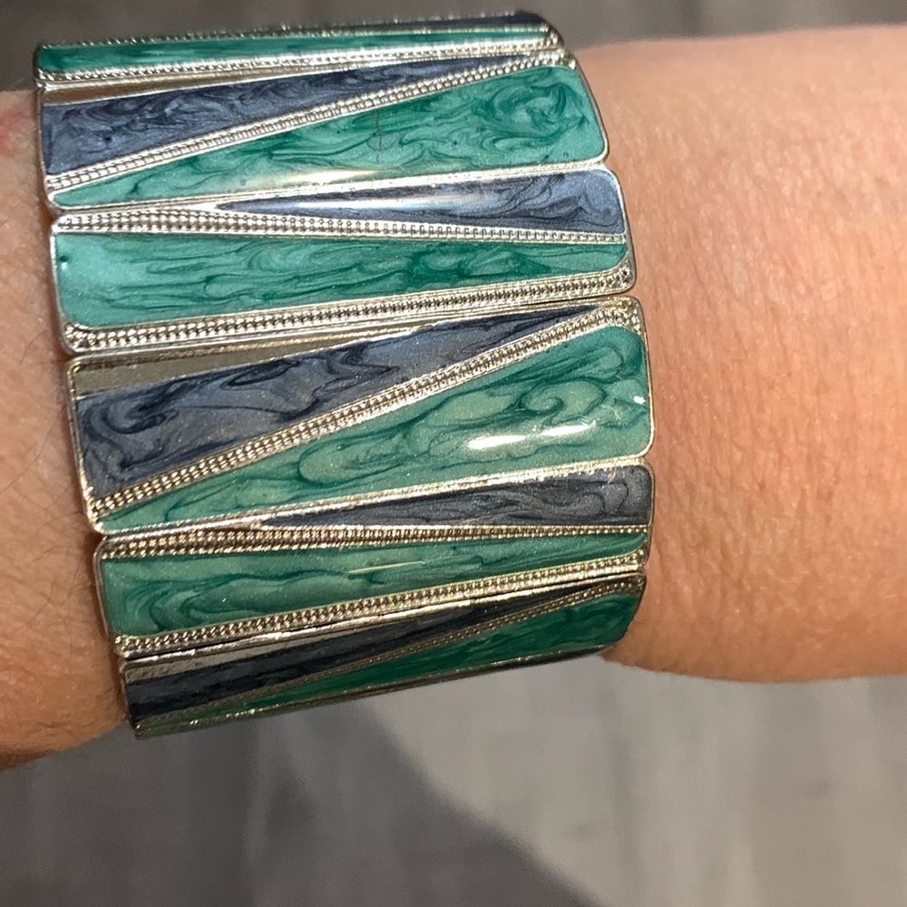 Beautiful green and purple stretch bracelet*